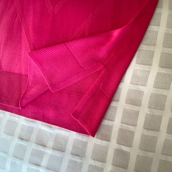 Banana Republic Lightweight V-Neck Sweater Fuchsia Pink - Picture 5 of 11